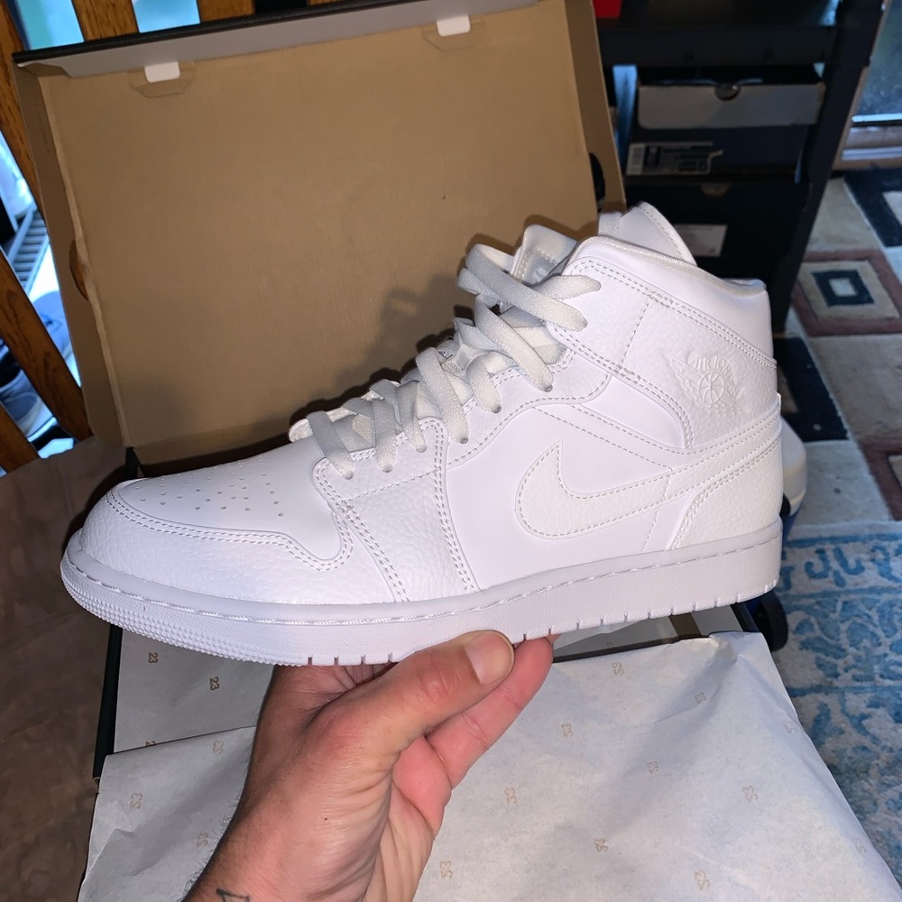 Air jordan mid platinum